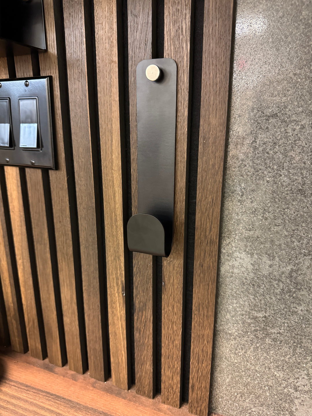 PANELUX™ J-Hook - Modern