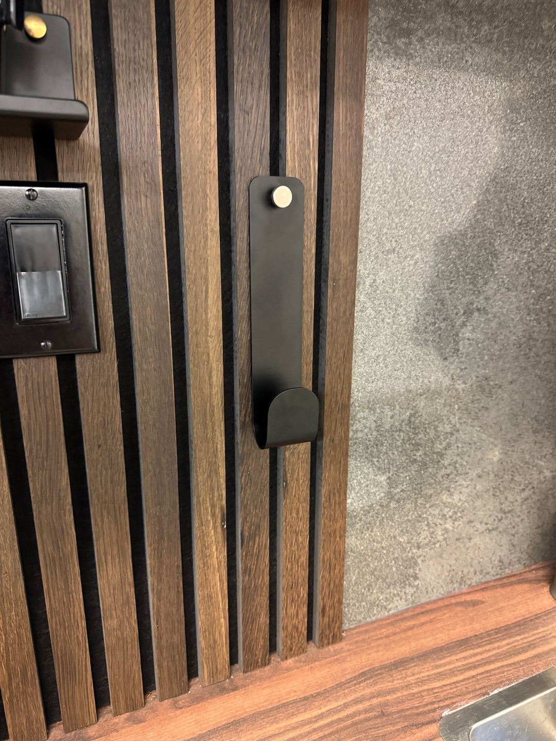 PANELUX™ J-Hook - Modern