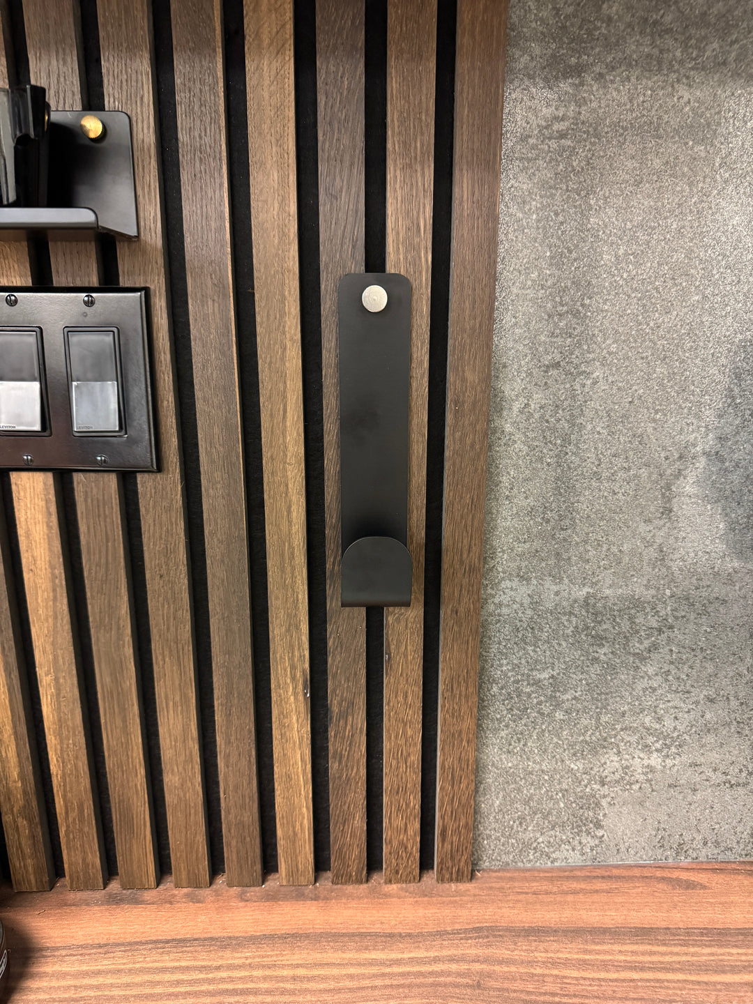 PANELUX™ J-Hook - Modern