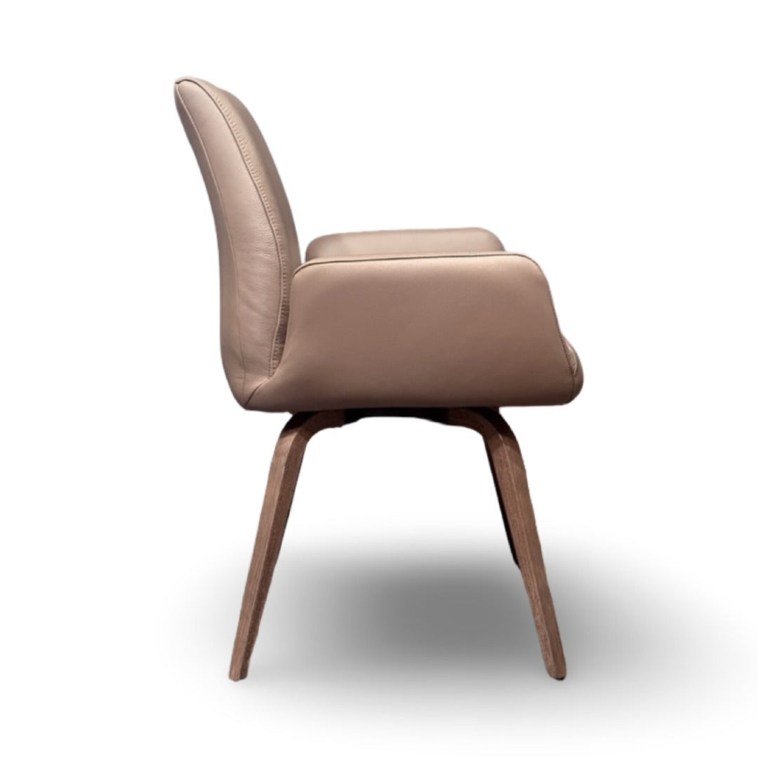 Hjort Knudsen 9068 Swivel Dining Chair – Muskat Leather